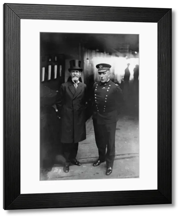 Framed Print : Earl Aberdeen & Gen. Wood, between c1915 and c1920. Creator: Bain News Service Framed Print : Earl Aberdeen & Gen. Wood, between c1915 and c1920. Creator: Bain News Service