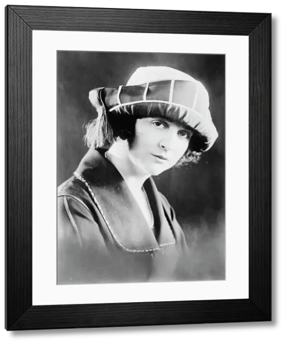 Framed Print : Edna Bates, between c1915 and c1920. Creator: Bain News Service Framed Print : Edna Bates, between c1915 and c1920. Creator: Bain News Service