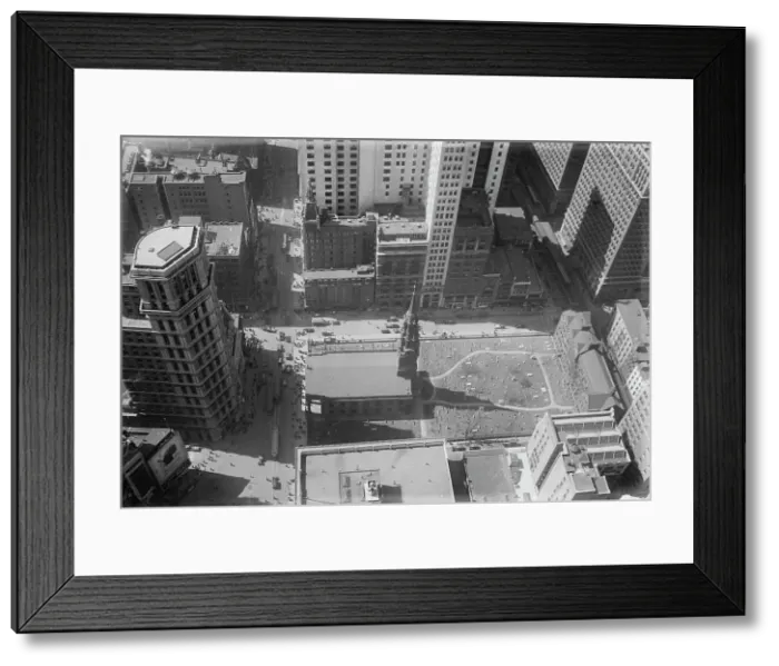 Framed Print : From Woolworth Building, between c1915 and c1920. Creator: Bain News Service Framed Print : From Woolworth Building, between c1915 and c1920. Creator: Bain News Service