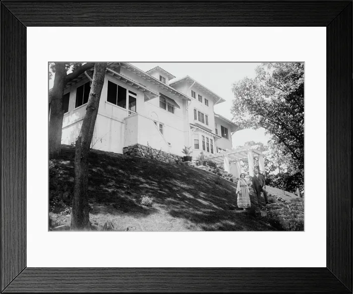 Framed Print : Amelita Galli-Curci & Charles Ludwig Wagner, between c1915 and c1920. Creator: Bain News Service Framed Print : Amelita Galli-Curci & Charles Ludwig Wagner, between c1915 and c1920. Creator: Bain News Service
