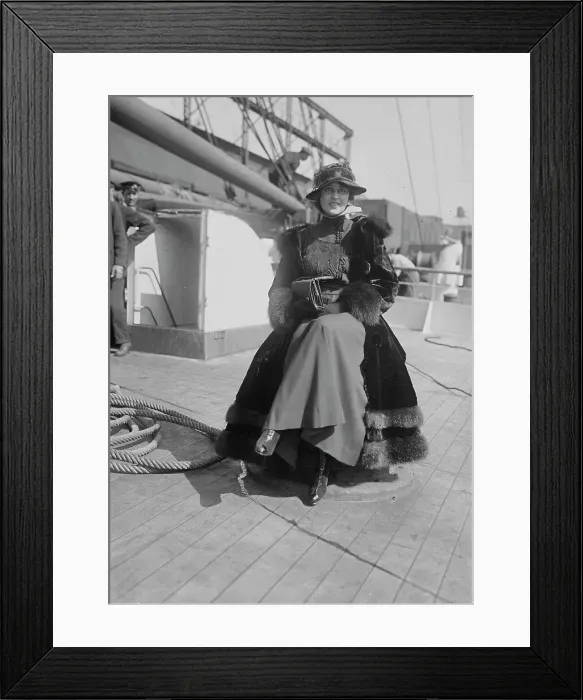 Framed Print : Elsa MacKay, between c1915 and c1920. Creator: Bain News Service Framed Print : Elsa MacKay, between c1915 and c1920. Creator: Bain News Service