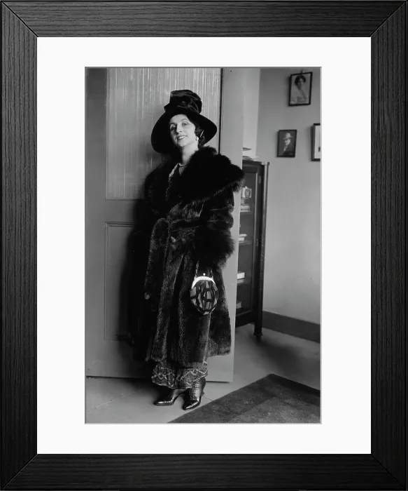 Framed Print : Amelita Galli-Curci, between c1915 and c1920. Creator: Bain News Service Framed Print : Amelita Galli-Curci, between c1915 and c1920. Creator: Bain News Service