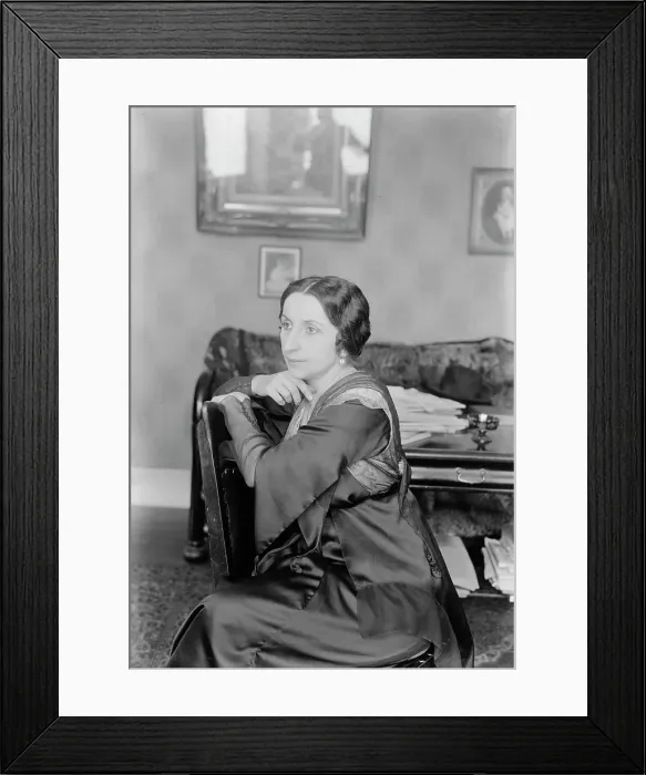 Framed Print : Amelita Galli-Curci, between c1915 and c1920. Creator: Bain News Service Framed Print : Amelita Galli-Curci, between c1915 and c1920. Creator: Bain News Service