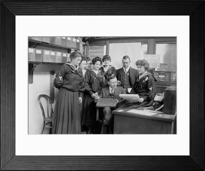 Framed Print : Instructing Yeowomen, between c1915 and c1920. Creator: Bain News Service Framed Print : Instructing Yeowomen, between c1915 and c1920. Creator: Bain News Service
