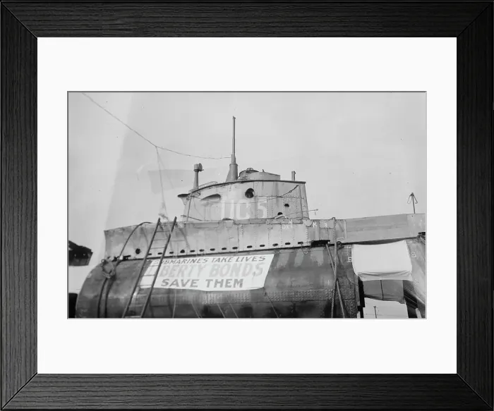 Framed Print : German U-boat in N.Y. 1917. Creator: Bain News Service Framed Print : German U-boat in N.Y. 1917. Creator: Bain News Service