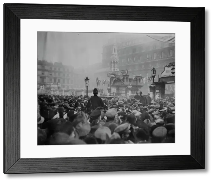 Framed Print : London crowd at Charing Cross, London, between c1915 and c1920. Creator: Bain News Service Framed Print : London crowd at Charing Cross, London, between c1915 and c1920. Creator: Bain News Service