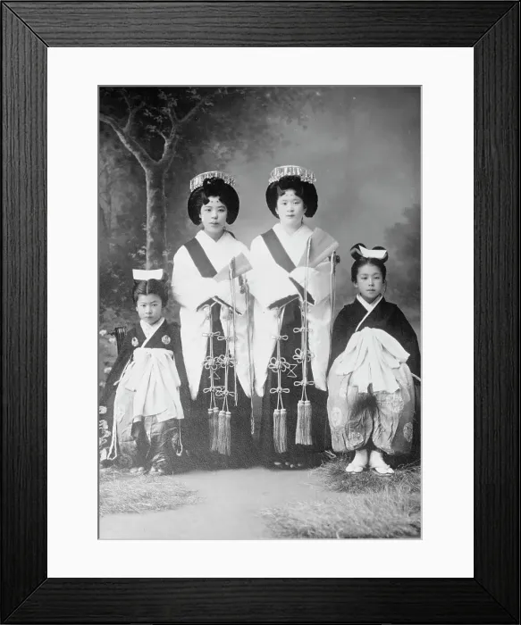 Framed Print : Japanese girls, between c1915 and c1920. Creator: Bain News Service Framed Print : Japanese girls, between c1915 and c1920. Creator: Bain News Service