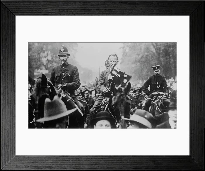 Framed Print : Hawker in London, between c1915 and c1920. Creator: Bain News Service Framed Print : Hawker in London, between c1915 and c1920. Creator: Bain News Service