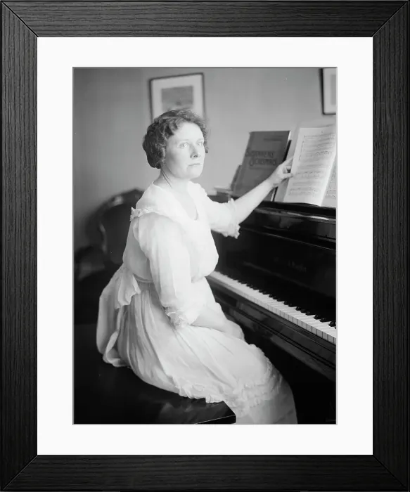 Framed Print : Florence Macbeth, between c1915 and c1920. Creator: Bain News Service Framed Print : Florence Macbeth, between c1915 and c1920. Creator: Bain News Service