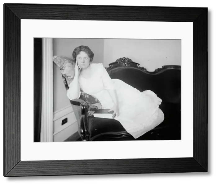 Framed Print : Florence Macbeth, between c1915 and c1920. Creator: Bain News Service Framed Print : Florence Macbeth, between c1915 and c1920. Creator: Bain News Service
