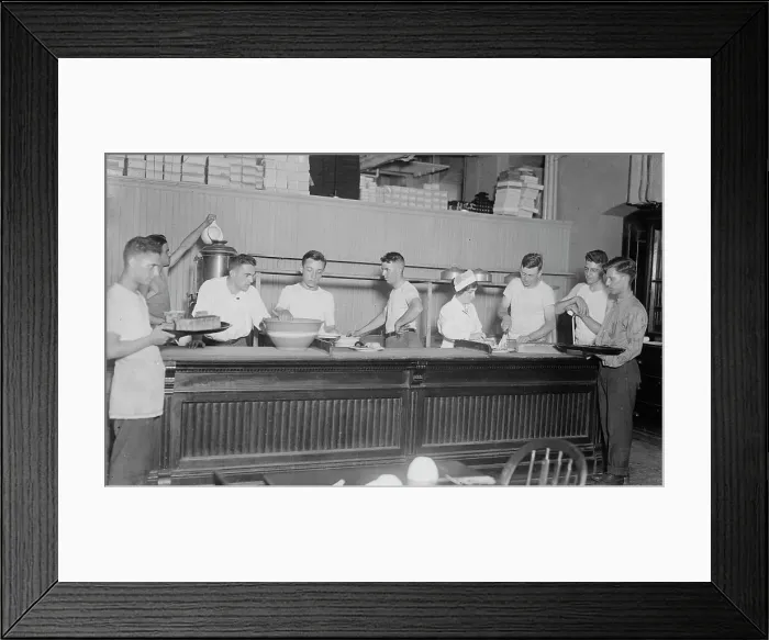 Framed Print : Making army cooks, Pratt Institute, between c1915 and c1920. Creator: Bain News Service Framed Print : Making army cooks, Pratt Institute, between c1915 and c1920. Creator: Bain News Service