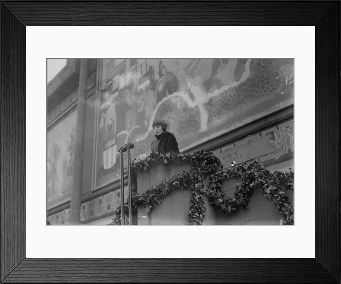Framed Print : Mrs. W.G. AcAdoo, Speaking for Victory Loan, 1919. Creator: Bain News Service Framed Print : Mrs. W.G. AcAdoo, Speaking for Victory Loan, 1919. Creator: Bain News Service