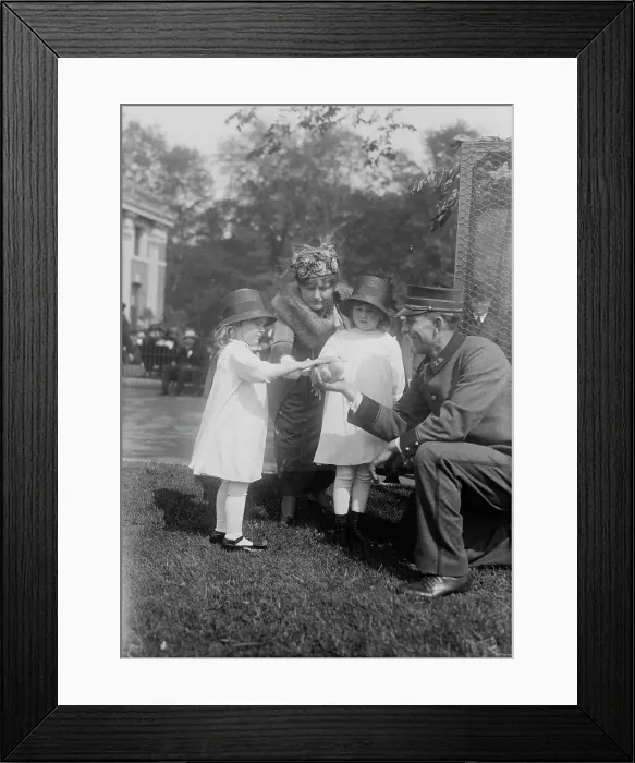 Framed Print : Mrs. W.W. Niles & children, between c1915 and c1920. Creator: Bain News Service Framed Print : Mrs. W.W. Niles & children, between c1915 and c1920. Creator: Bain News Service