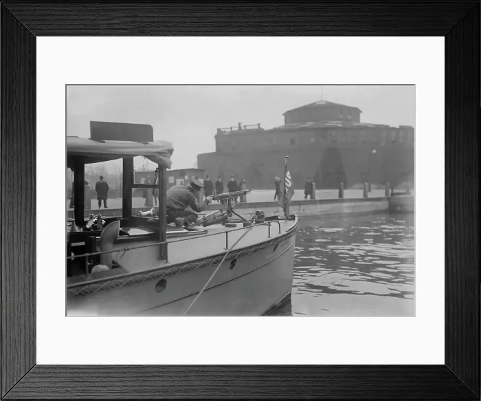 Framed Print : Police Patrol, between c1915 and c1920. Creator: Bain News Service Framed Print : Police Patrol, between c1915 and c1920. Creator: Bain News Service