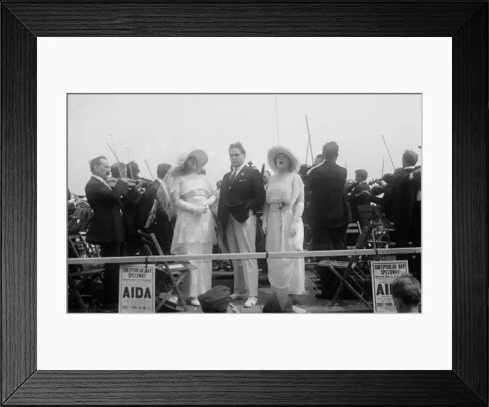 Framed Print : Rosa Ponselle, Riccardo Stracciari, Elsie Baker, between c1915 and c1920. Creator: Bain News Service Framed Print : Rosa Ponselle, Riccardo Stracciari, Elsie Baker, between c1915 and c1920. Creator: Bain News Service