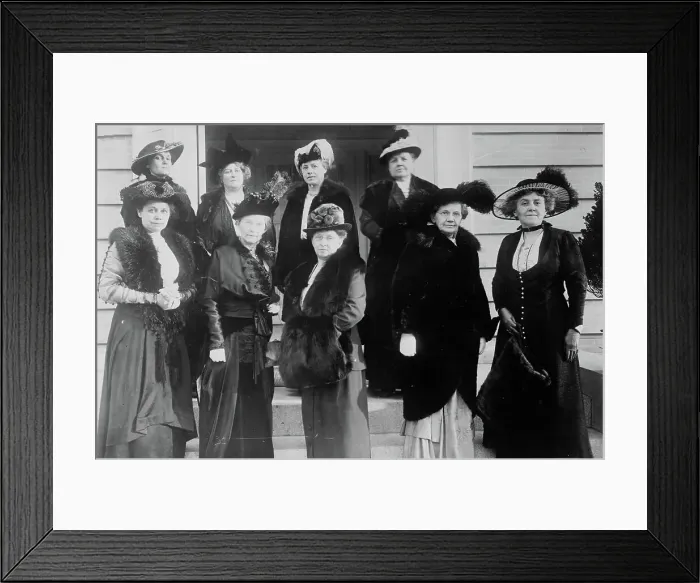 Framed Print : Mrs. T.P. Gore, Mrs. H.A. Cooper, Mrs. J.E. Baker [i.e. Raker], Mrs. F.M. Briggs, [Mrs.]... 1915. Creator: Bain News Service
