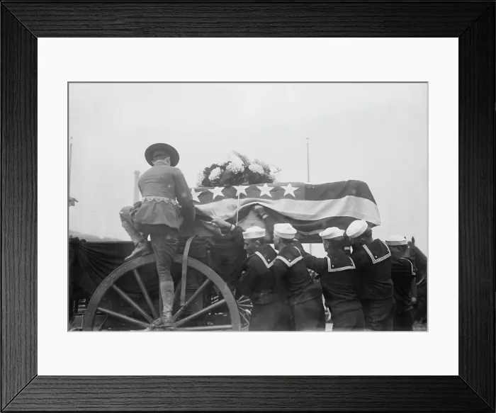 Framed Print : Vera Cruz dead, putting casket on caisson, 1914. Creator: Bain News Service Framed Print : Vera Cruz dead, putting casket on caisson, 1914. Creator: Bain News Service