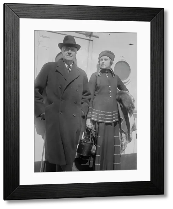 Framed Print : Sir H.B. Tree & Miss Tree, 1916. Creator: Bain News Service Framed Print : Sir H.B. Tree & Miss Tree, 1916. Creator: Bain News Service