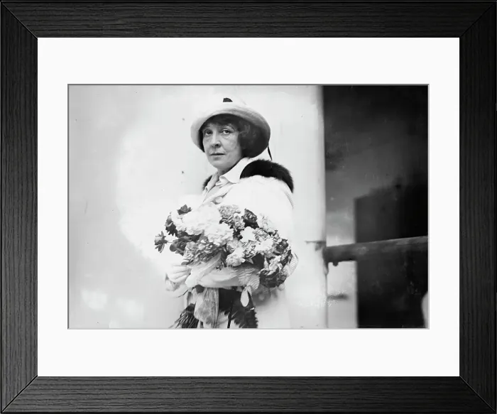 Framed Print : Olga Nethersole, 1914. Creator: Bain News Service Framed Print : Olga Nethersole, 1914. Creator: Bain News Service