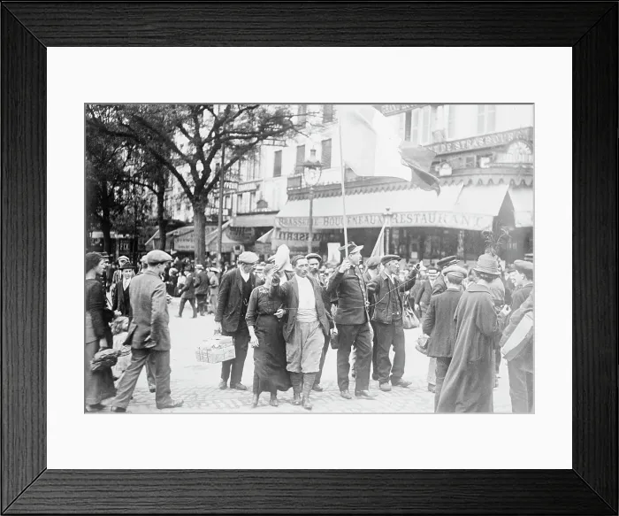 Framed Print : Reservists going to Gare de l'Est, Paris, between c1914 and c1915. Creator: Bain News Service Framed Print : Reservists going to Gare de l'Est, Paris, between c1914 and c1915. Creator: Bain News Service