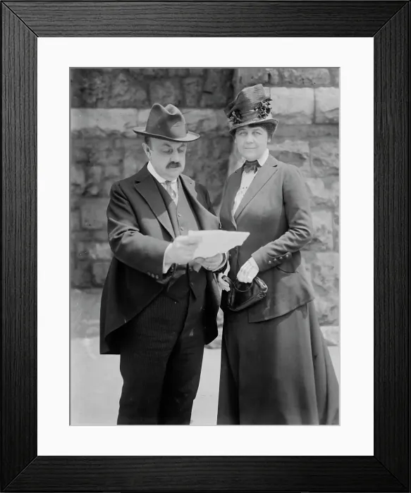 Framed Print : Wm. Reynolds & wife, between c1915 and c1920. Creator: Bain News Service Framed Print : Wm. Reynolds & wife, between c1915 and c1920. Creator: Bain News Service