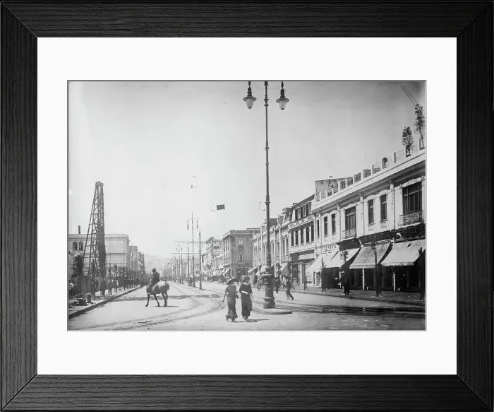 Framed Print : Valparaiso, Chile, between c1915 and c1920. Creator: Bain News Service Framed Print : Valparaiso, Chile, between c1915 and c1920. Creator: Bain News Service