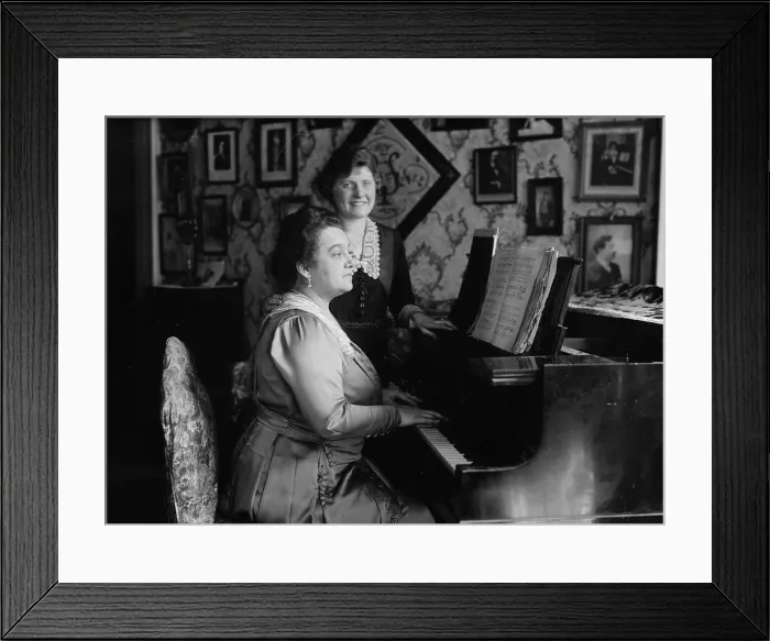 Framed Print : Gina Viafora, Evelyn Herbert, between c1915 and c1920. Creator: Bain News Service Framed Print : Gina Viafora, Evelyn Herbert, between c1915 and c1920. Creator: Bain News Service