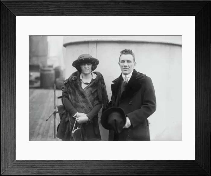 Framed Print : Pal Moore & wife, between c1915 and c1920. Creator: Bain News Service Framed Print : Pal Moore & wife, between c1915 and c1920. Creator: Bain News Service
