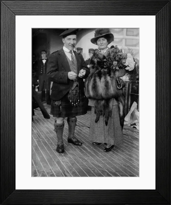 Framed Print : Harry Lauder & wife, between c1910 and c1915. Creator: Bain News Service Framed Print : Harry Lauder & wife, between c1910 and c1915. Creator: Bain News Service