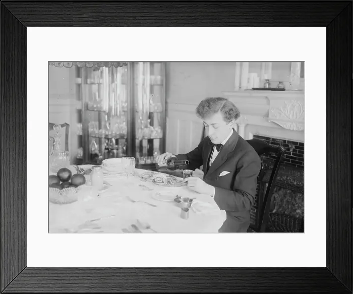 Framed Print : Heifetz, between c1915 and c1920. Creator: Bain News Service Framed Print : Heifetz, between c1915 and c1920. Creator: Bain News Service
