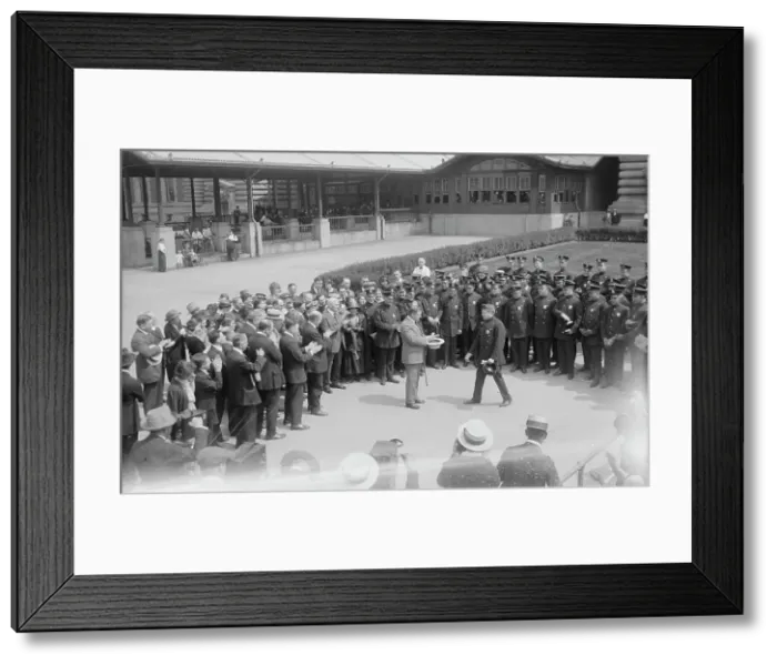 Framed Print : Presenting pen to Wallis, between c1915 and c1920. Creator: Bain News Service Framed Print : Presenting pen to Wallis, between c1915 and c1920. Creator: Bain News Service