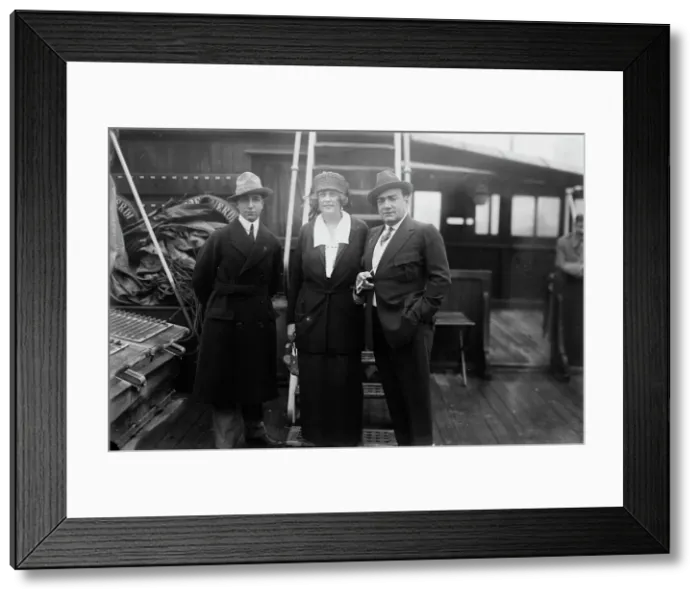 Framed Print : Caruso, between c1915 and c1920. Creator: Bain News Service Framed Print : Caruso, between c1915 and c1920. Creator: Bain News Service