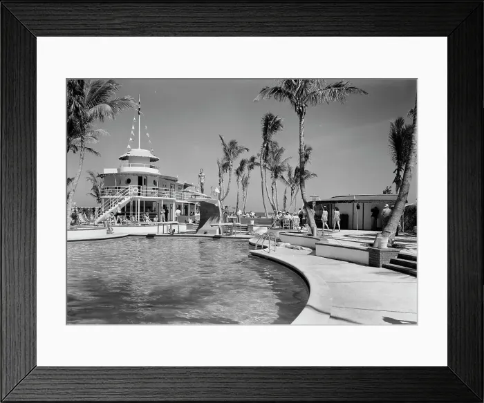 Framed Print : Raleigh Hotel, Collins Ave. Miami Beach, Florida, 1941. Creator: Gottscho-Schleisner, Inc Framed Print : Raleigh Hotel, Collins Ave. Miami Beach, Florida, 1941. Creator: Gottscho-Schleisner, Inc