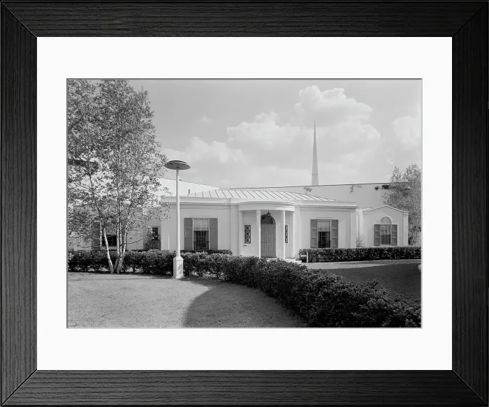 Framed Print : World's Fair, Good Housekeeping House, 1939. Creator: Gottscho-Schleisner, Inc Framed Print : World's Fair, Good Housekeeping House, 1939. Creator: Gottscho-Schleisner, Inc