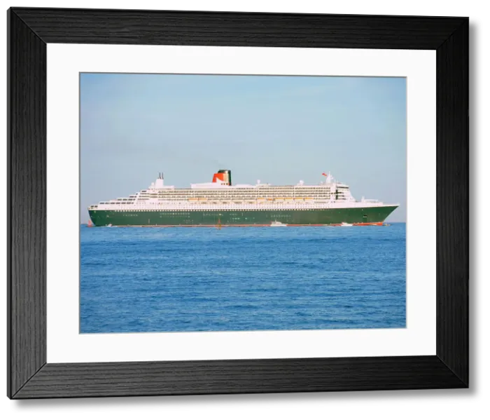 Framed Print : 2004 Queen Mary II ocean liner Framed Print : 2004 Queen Mary II ocean liner