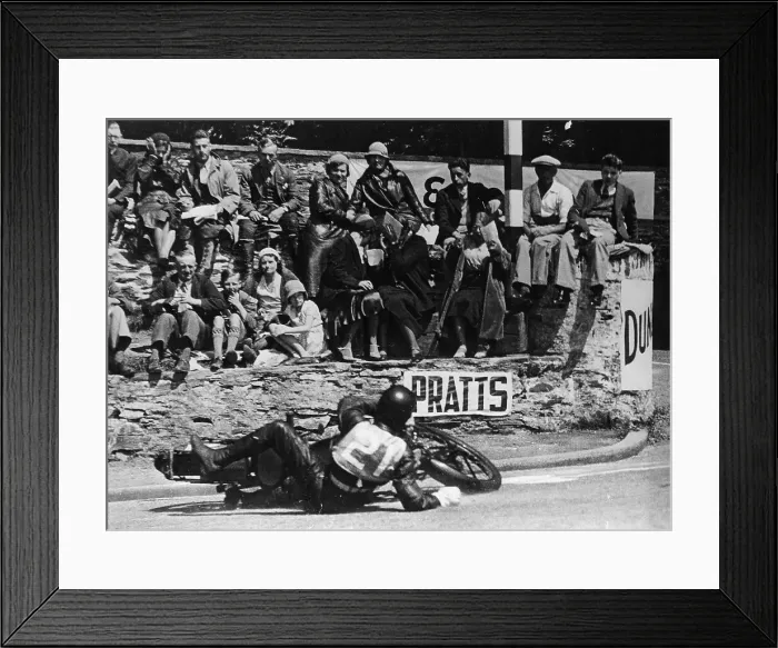Framed Print : Wal Handley at the Junior TT, Isle of Man, 1933 Framed Print : Wal Handley at the Junior TT, Isle of Man, 1933