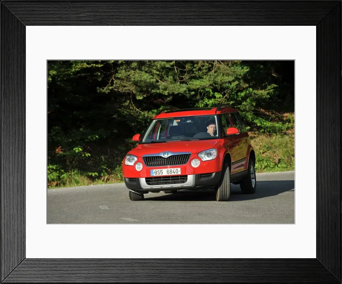 Framed Print : Skoda Yeti 2009. Artist: Simon Clay Framed Print : Skoda Yeti 2009. Artist: Simon Clay