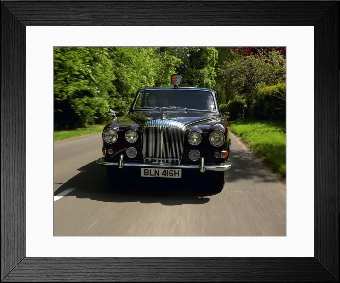 Framed Print : 1970 Daimler Vanden Plas DS 420 limousine. Ex Queen Mother Framed Print : 1970 Daimler Vanden Plas DS 420 limousine. Ex Queen Mother