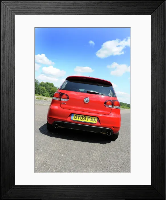 Framed Print : VW Golf GTI mk 6 2008. Artist: Simon Clay Framed Print : VW Golf GTI mk 6 2008. Artist: Simon Clay