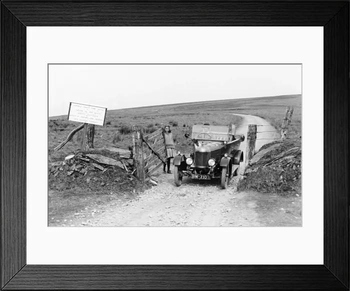 Framed Print : A Morris Bullnose driving through a gateway, early 1920s Framed Print : A Morris Bullnose driving through a gateway, early 1920s
