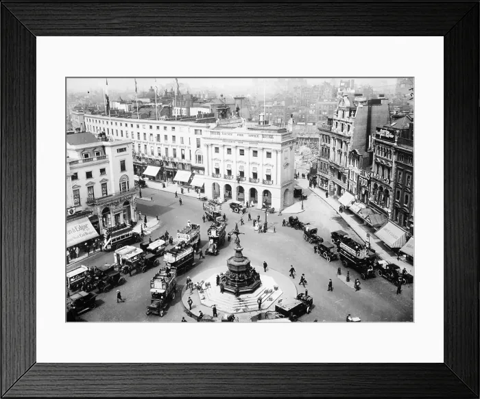 Framed Print : A view of Piccadilly Circus, c1912-c1914 Framed Print : A view of Piccadilly Circus, c1912-c1914