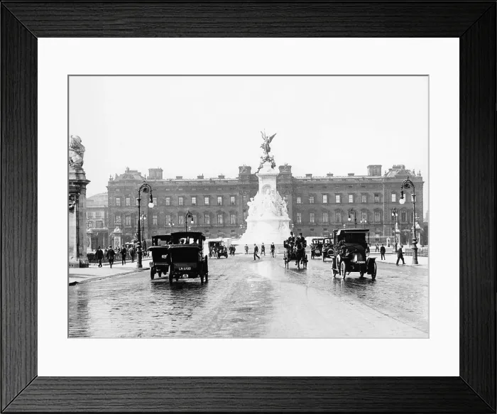 Framed Print : Buckingham Palace and the Mall, London, 1910 Framed Print : Buckingham Palace and the Mall, London, 1910