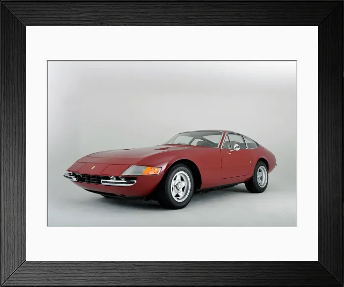 Framed Print : Ferrari 365 GTB 1972. Artist: Simon Clay Framed Print : Ferrari 365 GTB 1972. Artist: Simon Clay