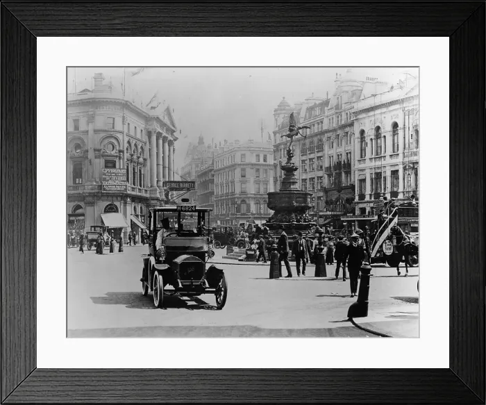 Framed Print : Piccadilly Circus, 1910 Framed Print : Piccadilly Circus, 1910