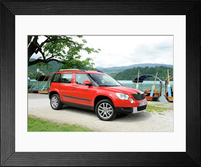 Framed Print : Skoda Yeti 2009. Artist: Simon Clay Framed Print : Skoda Yeti 2009. Artist: Simon Clay