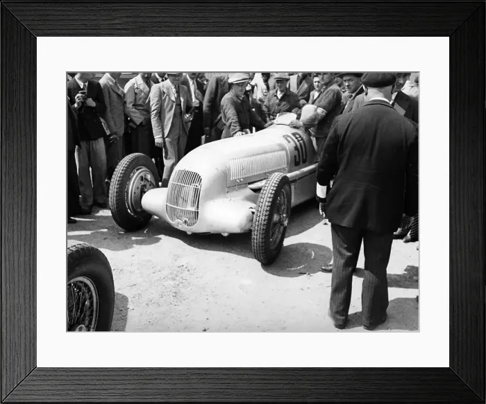 Framed Print : Mercedes-Benz W25 at the French Grand Prix, Montlhery, 1934 Framed Print : Mercedes-Benz W25 at the French Grand Prix, Montlhery, 1934