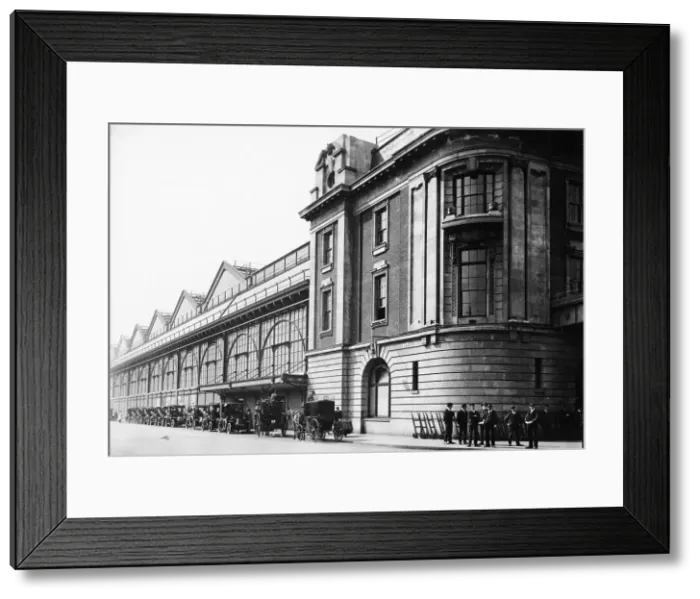 Framed Print : Waterloo Station, 1910 Framed Print : Waterloo Station, 1910