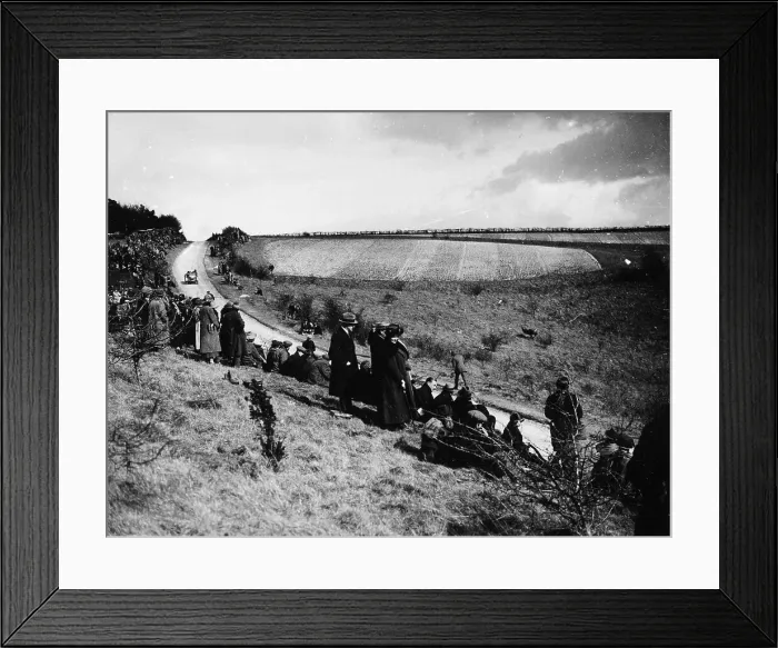 Framed Print : Spectators at the Kop Hill Climb, near Princes Risborough, Buckinghamshire, 1922 Framed Print : Spectators at the Kop Hill Climb, near Princes Risborough, Buckinghamshire, 1922