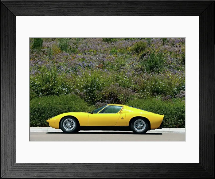 Framed Print : Lamborghini Miura p400s 1970. Artist: Simon Clay Framed Print : Lamborghini Miura p400s 1970. Artist: Simon Clay