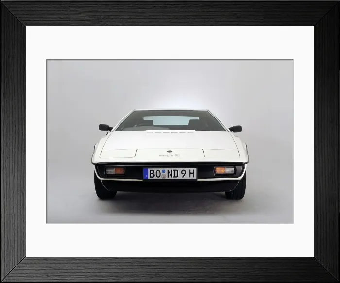 Framed Print : Lotus Esprit 1977 from the James Bond film The Spy Who Loved Me. Artist: Simon Clay Framed Print : Lotus Esprit 1977 from the James Bond film The Spy Who Loved Me. Artist: Simon Clay